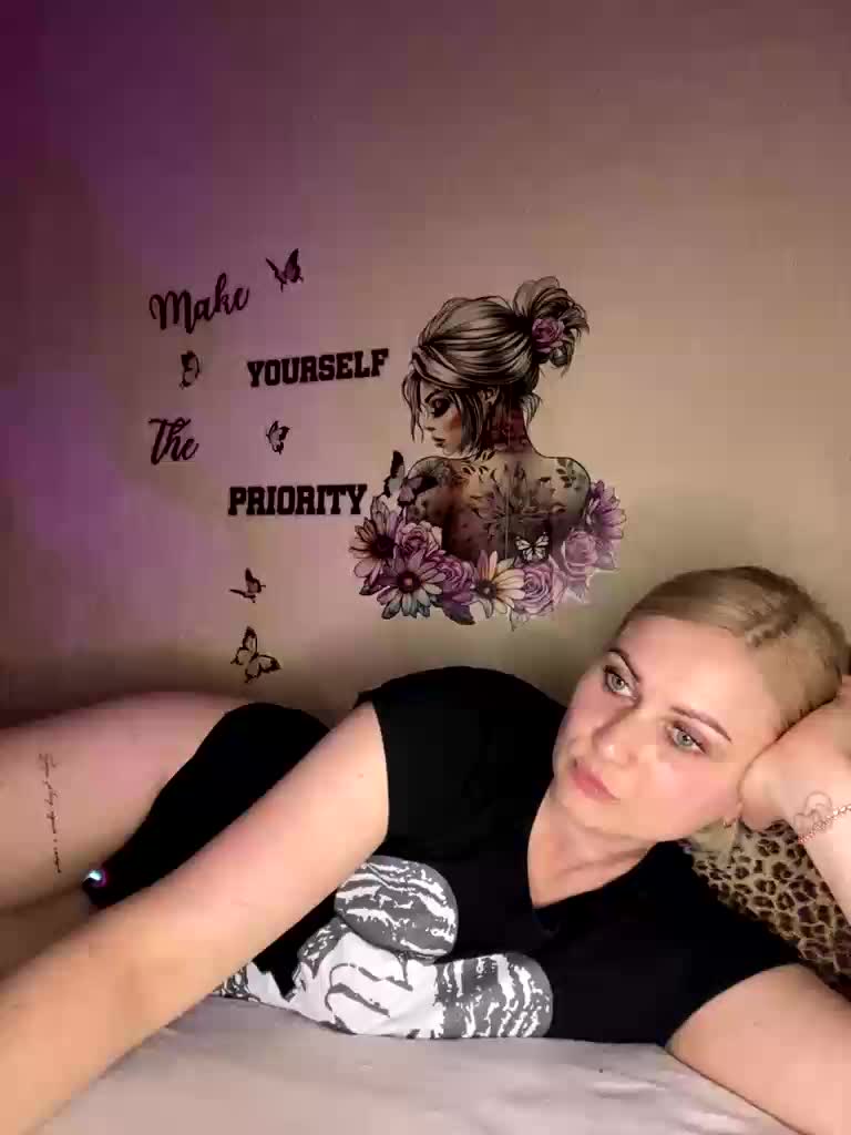 Alinka11127 Adult Chat April 17, 2026