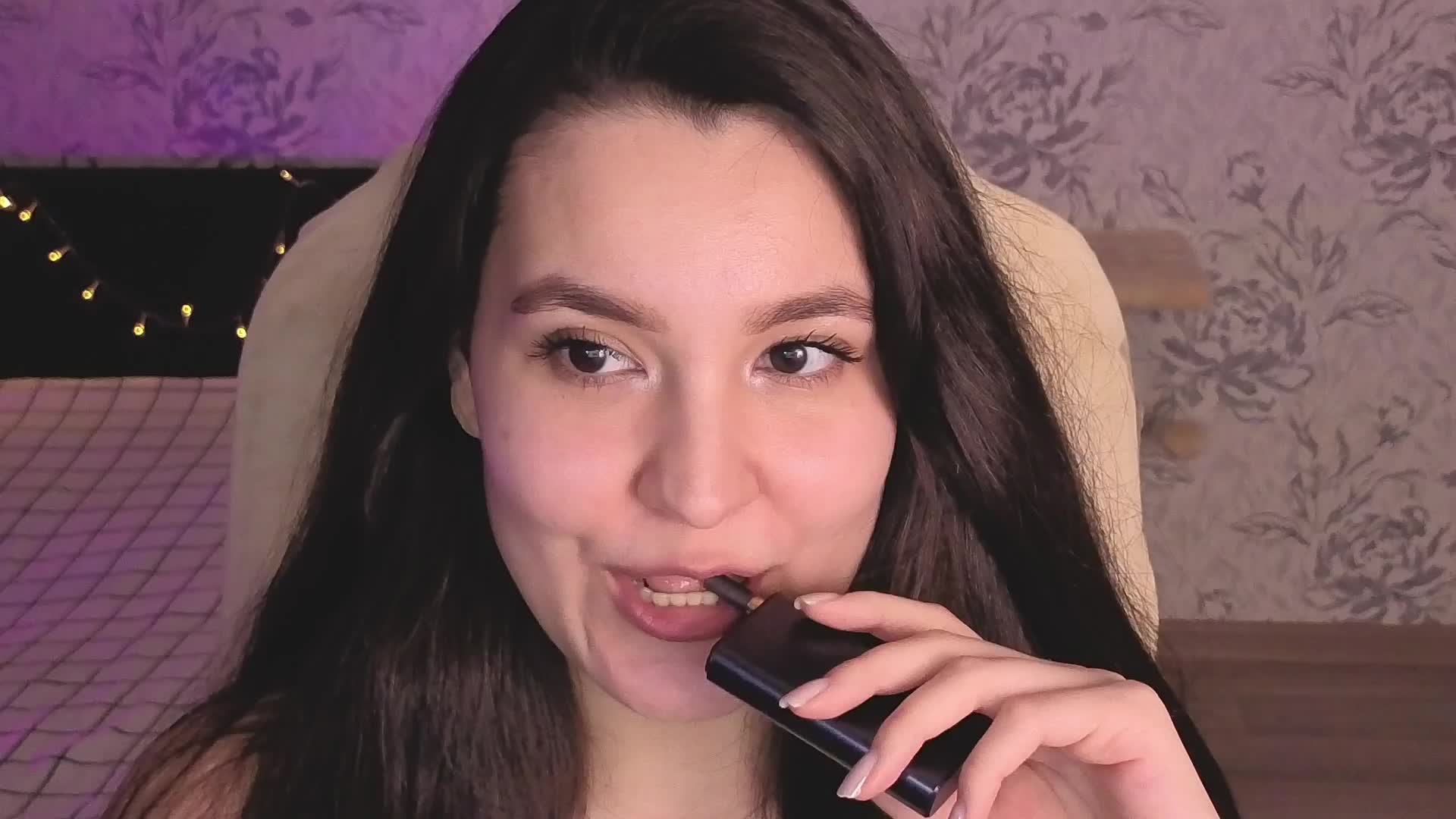 annie-fleur Adult Chat April 17, 2026
