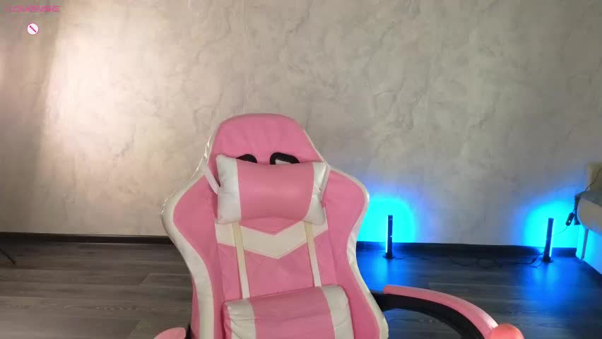 lovelly_molly Adult Chat April 17, 2026
