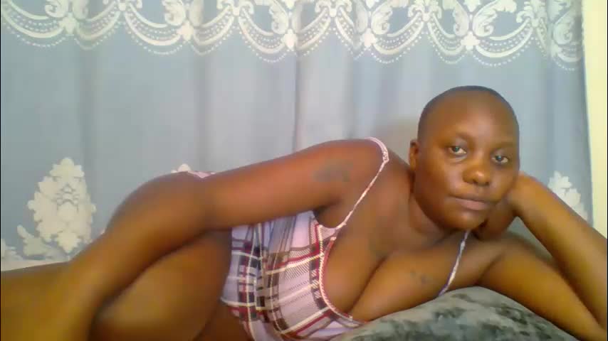 prettydarkskin002 Adult Chat April 17, 2026