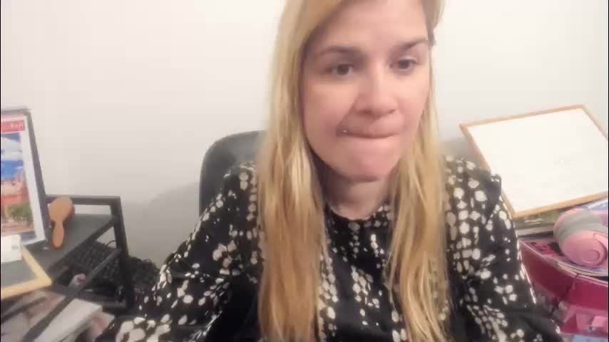 artsyandcraftsy_ Adult Chat April 17, 2026