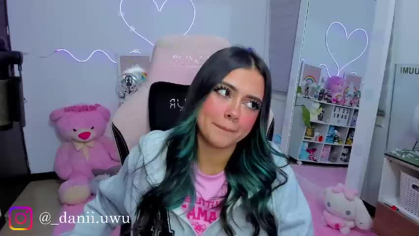 cute_dani__ Adult Chat April 17, 2026