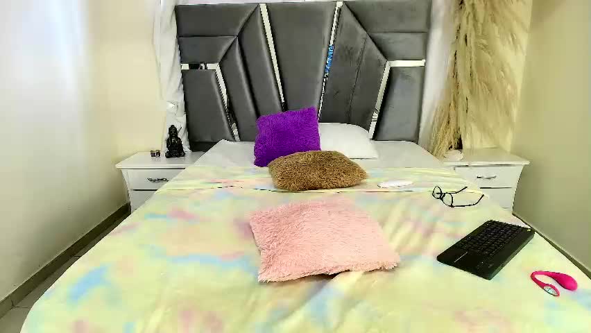 minilove_01 Adult Chat April 17, 2026