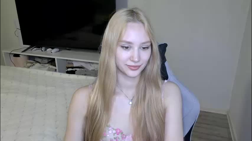 laylapretty001 Adult Chat April 17, 2026