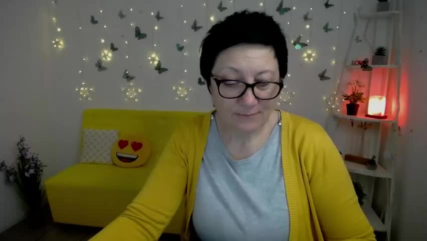 emilyl0vee Adult Chat April 17, 2026