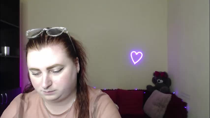 alicia_side_red Adult Chat April 17, 2026