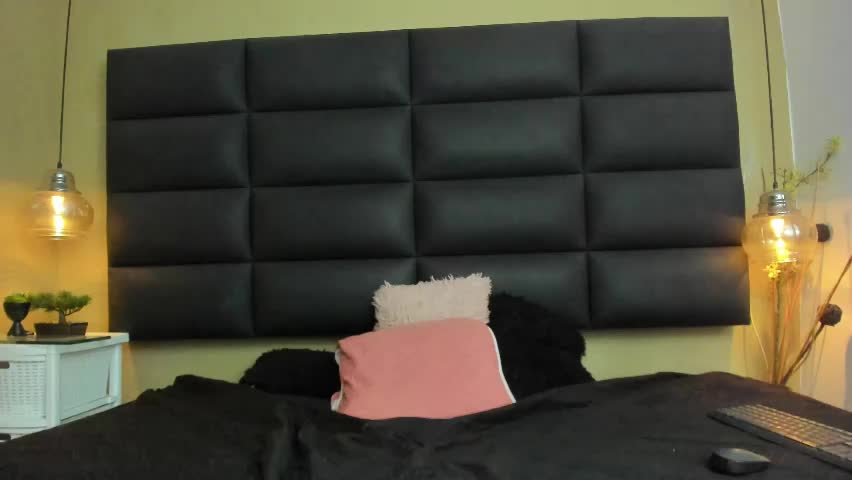 misscharllote Adult Chat April 17, 2026