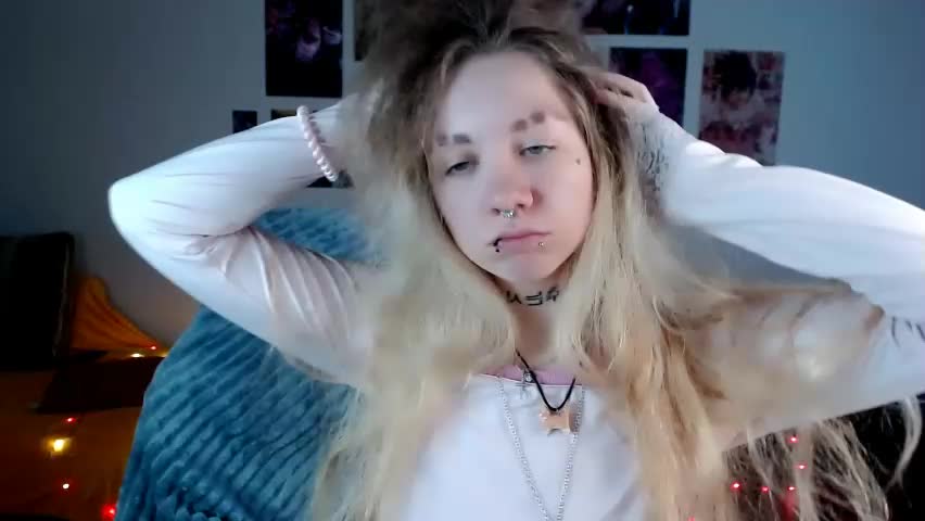 nica_kawaii Adult Chat April 17, 2026