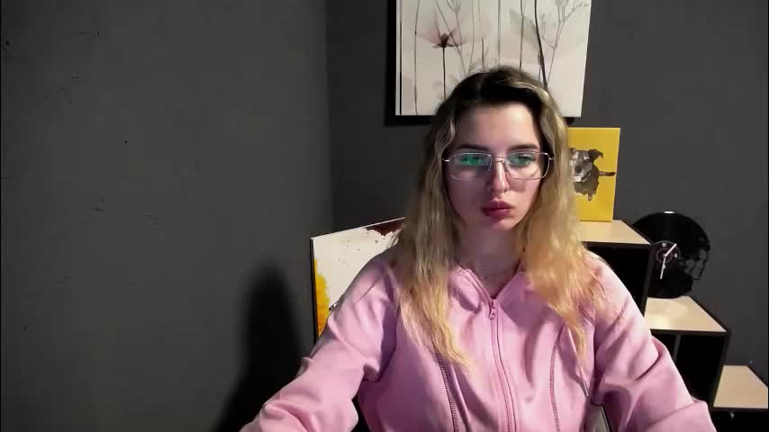 olivia_vi Adult Chat April 17, 2026