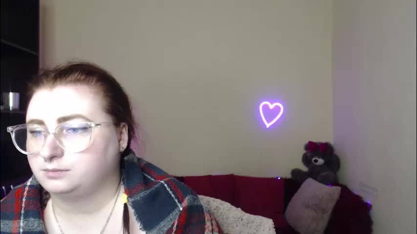 alicia_side_red Adult Chat April 17, 2026