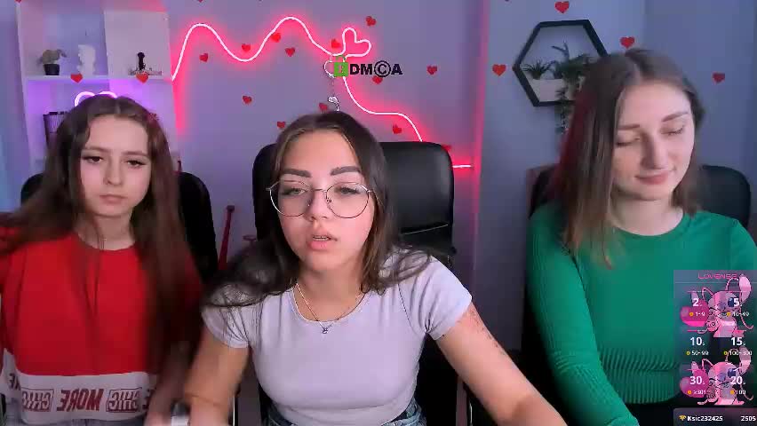 rebecca_smile_ Adult Chat April 17, 2026