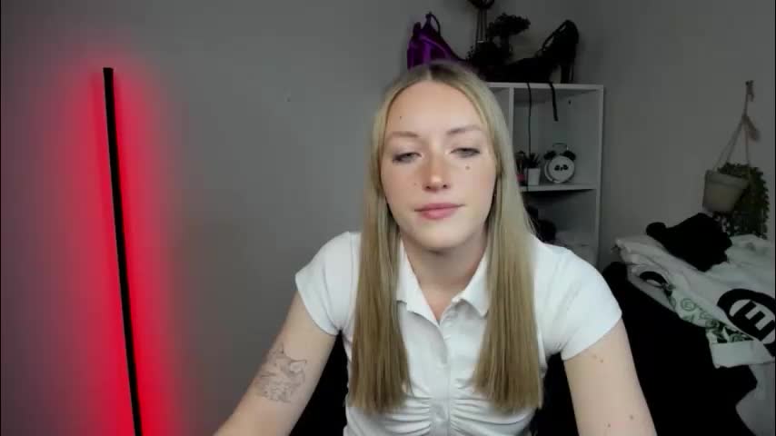 evelynblond Adult Chat April 17, 2026