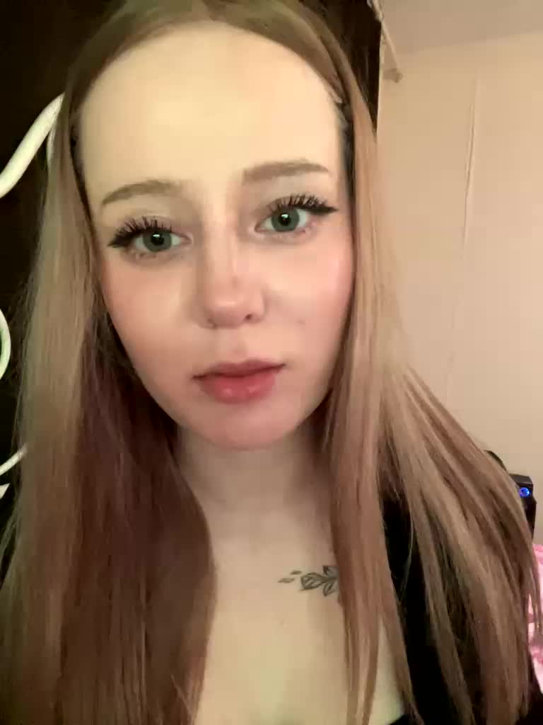 Mia_Wells Adult Chat April 17, 2026