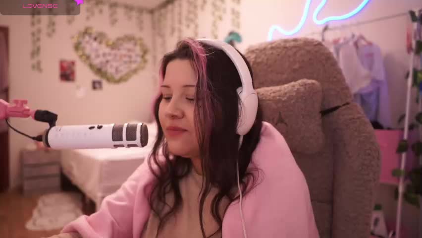 roxysuh Adult Chat April 17, 2026