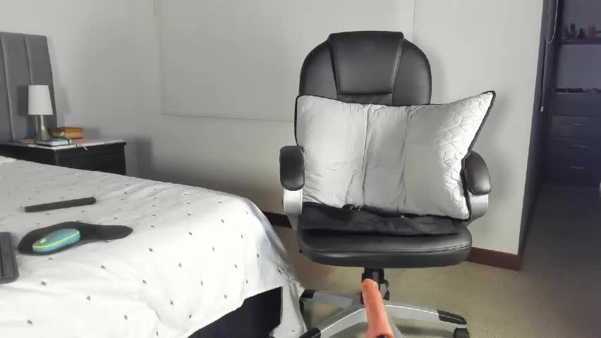 adriana71 Adult Chat April 17, 2026