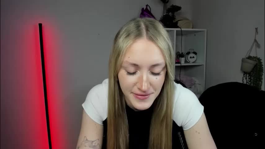 evelynblond Adult Chat April 17, 2026