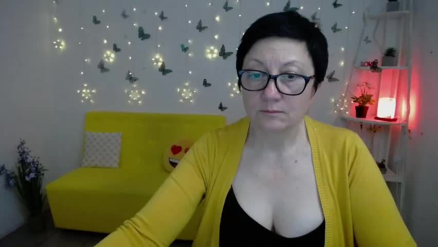 emilyl0vee Adult Chat April 17, 2026