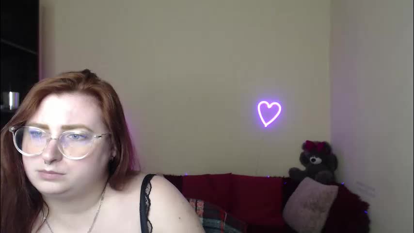 alicia_side_red Adult Chat April 17, 2026