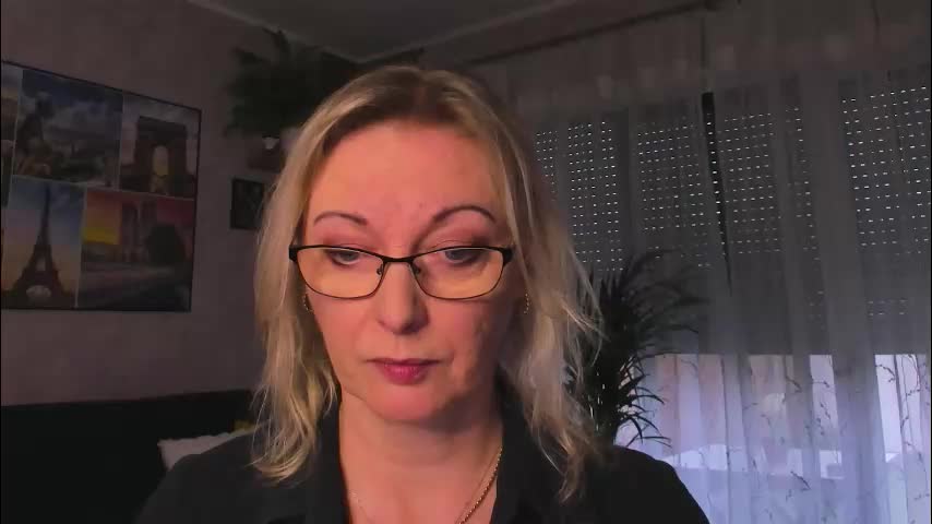 xvanessalove Adult Chat April 17, 2026