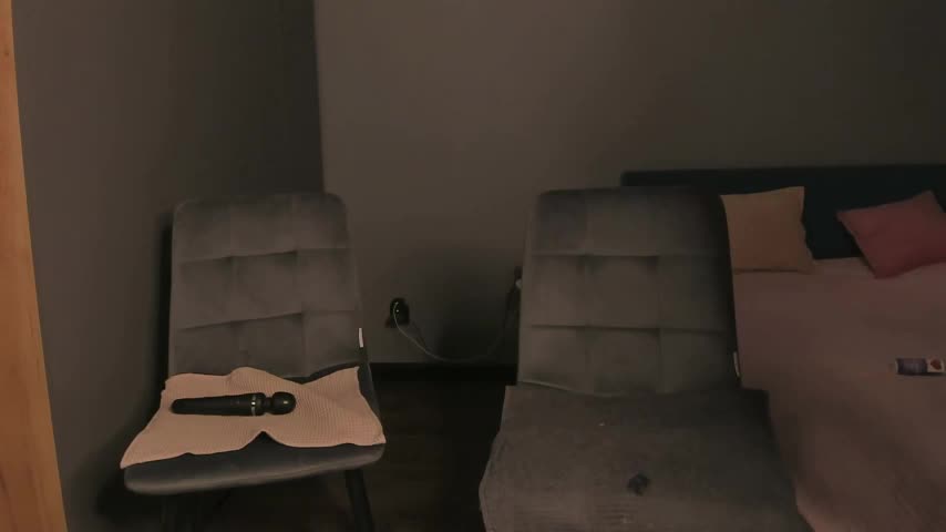 Olivia_livi Adult Chat April 18, 2026