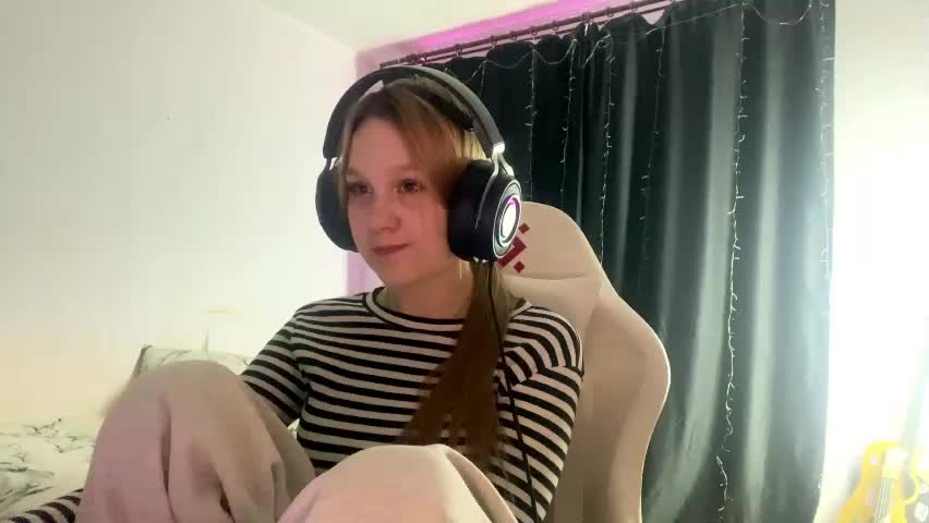 kayceefroehner Adult Chat April 18, 2026