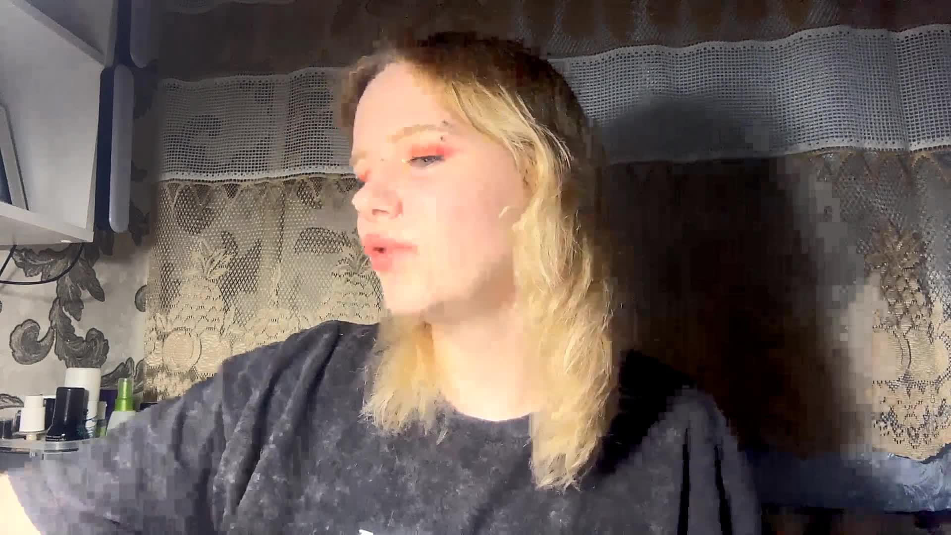 LaelVeller Adult Chat April 18, 2026