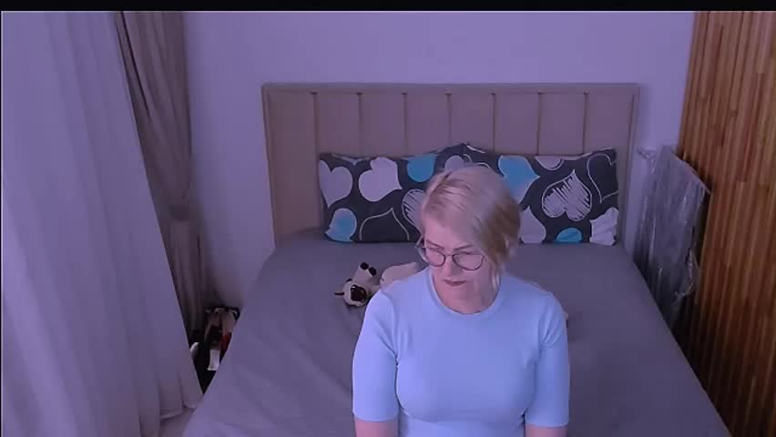 sabrinamacmarren Adult Chat April 18, 2026