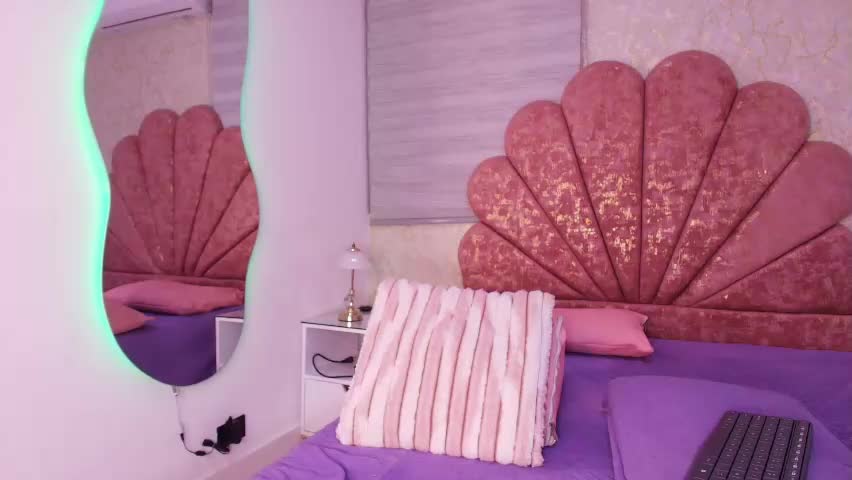 mia_collenss Adult Chat April 18, 2026