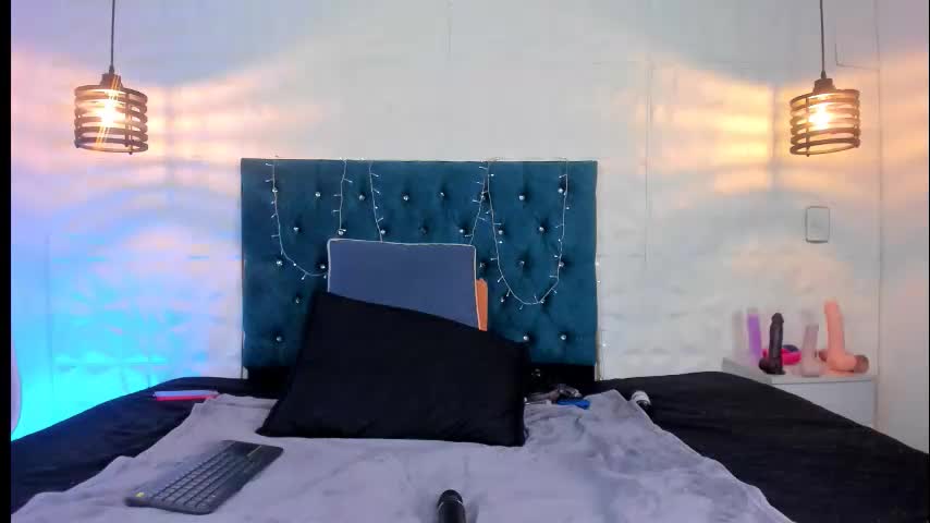 samantha_foxyy Adult Chat April 18, 2026