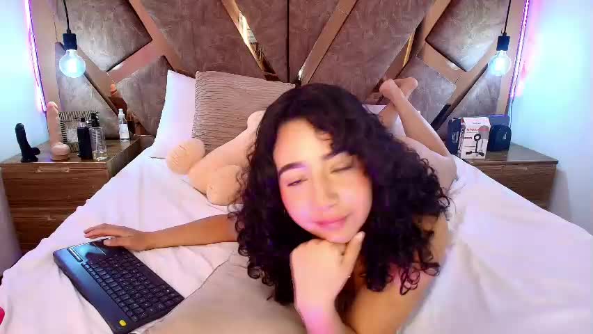bella_swwan_ Adult Chat April 18, 2026