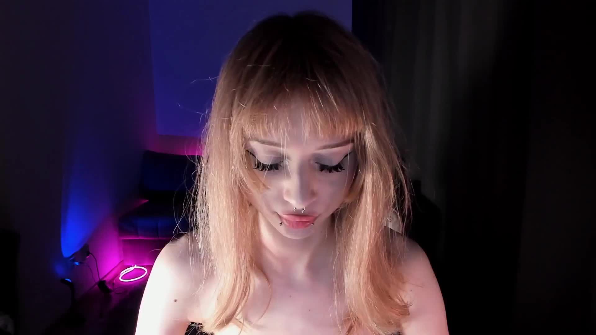 mnepohuyy Adult Chat April 18, 2026