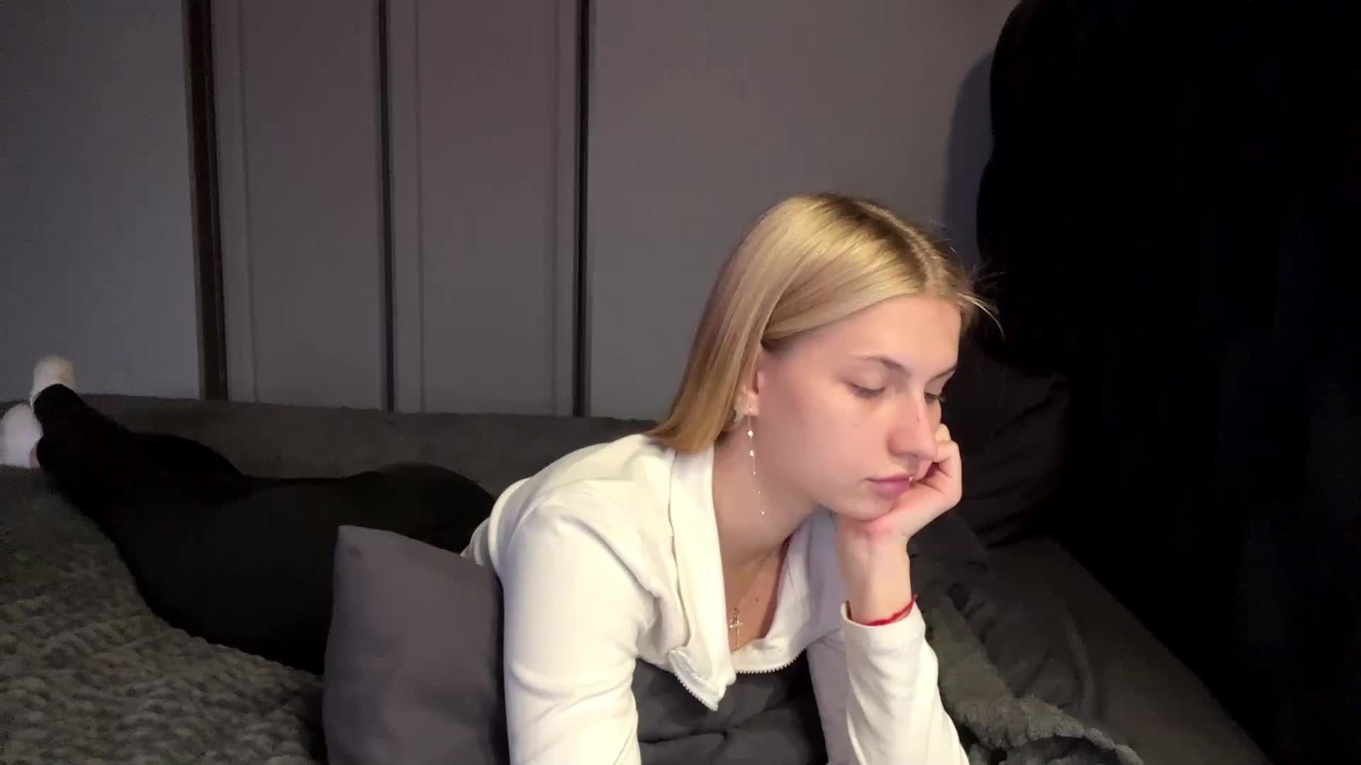 ElliWagemann Adult Chat April 19, 2026