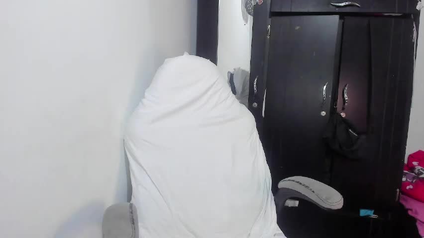 latinamav22 Adult Chat April 19, 2026