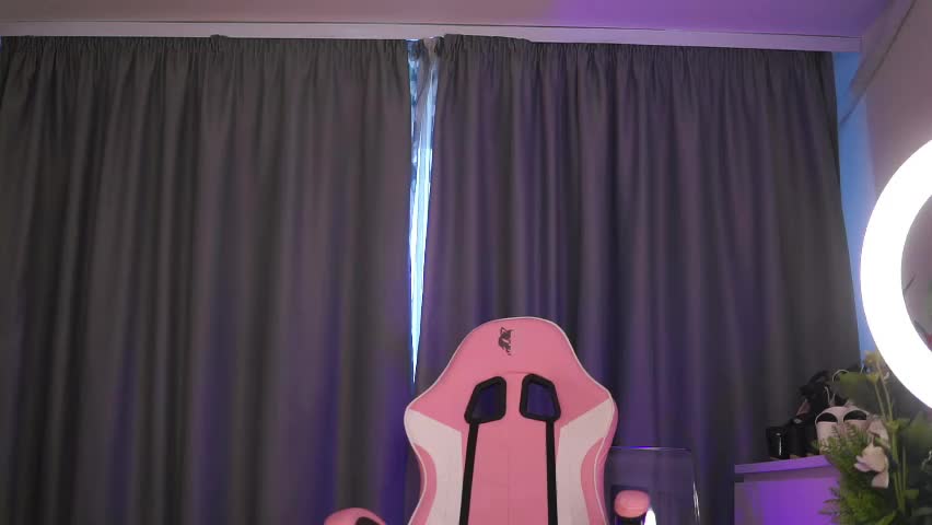 nyrobinova Adult Chat April 19, 2026