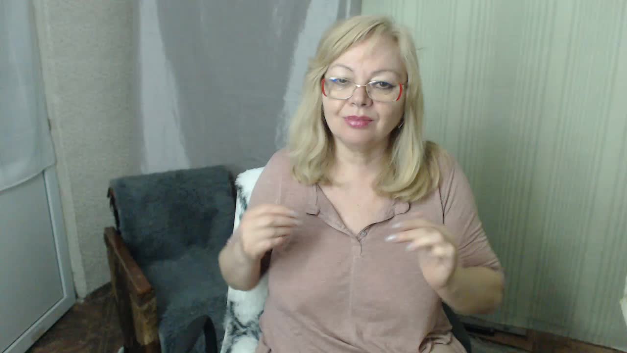 EvelynLoveShy Adult Chat April 19, 2026