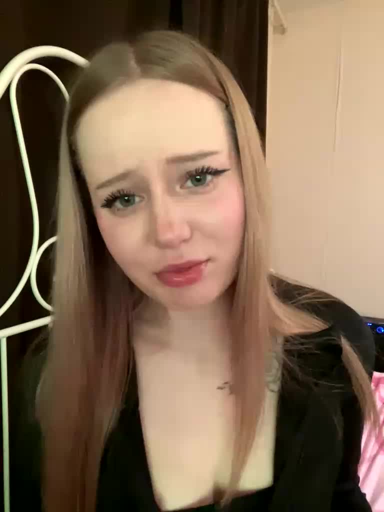 Mia_Wells Adult Chat April 19, 2026