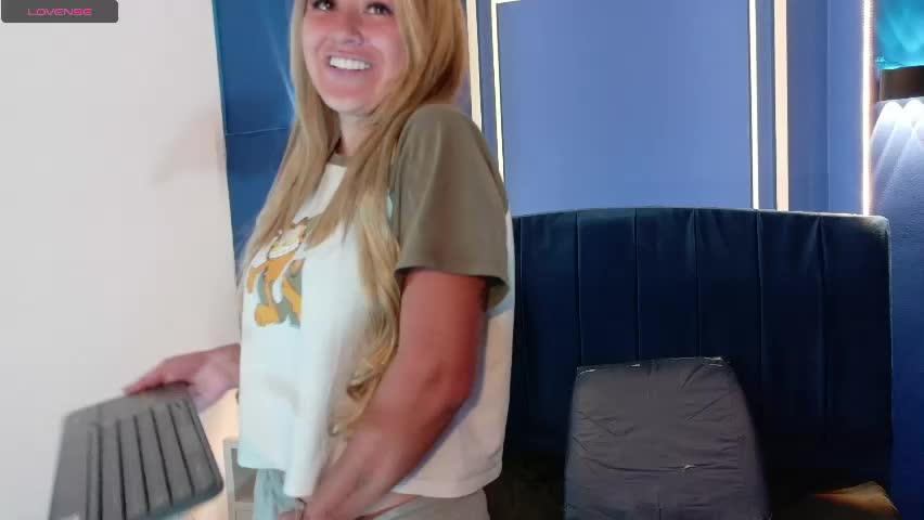 angel_white25 Adult Chat April 20, 2026