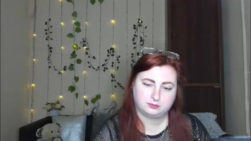 alicia_side_red Adult Chat April 20, 2026