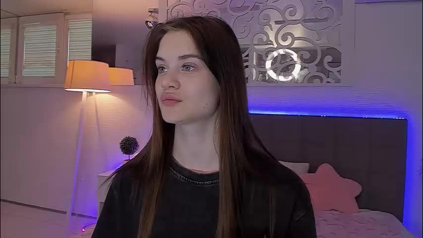 luisaclover Adult Chat April 21, 2026