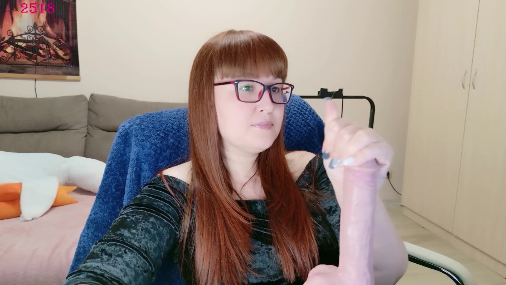 QueenFoxyLiza Adult Chat April 21, 2026