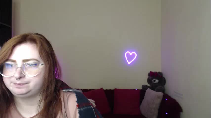 alicia_side_red Adult Chat April 21, 2026