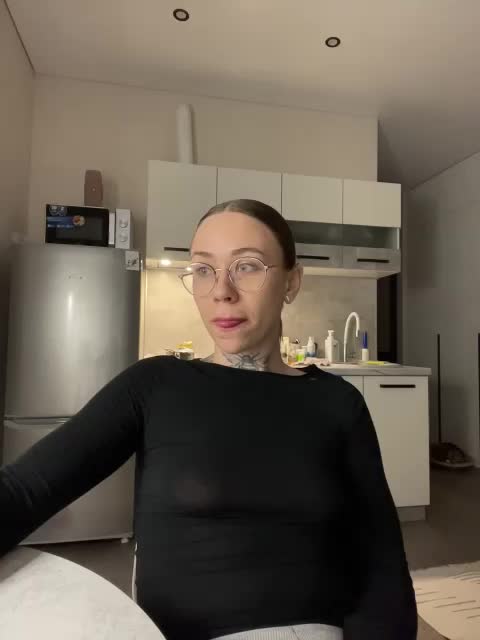 v_-_-_v Adult Chat April 21, 2026