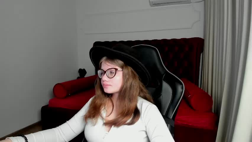 chloehalses Adult Chat April 21, 2026