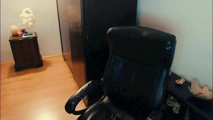 woman4love Adult Chat April 21, 2026