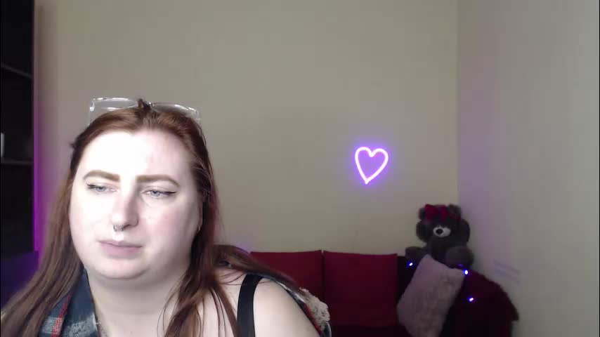 alicia_side_red Adult Chat April 21, 2026