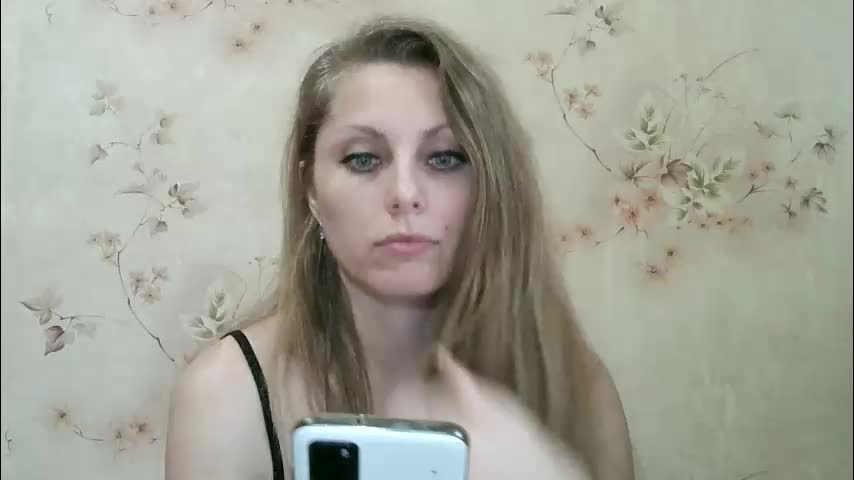 roxyfox18x01 Adult Chat April 21, 2026