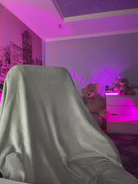 -YourPeachDream- Adult Chat April 22, 2026