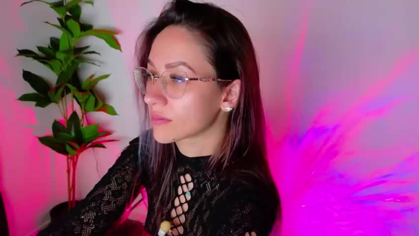nicoleirisxxx Adult Chat April 21, 2026