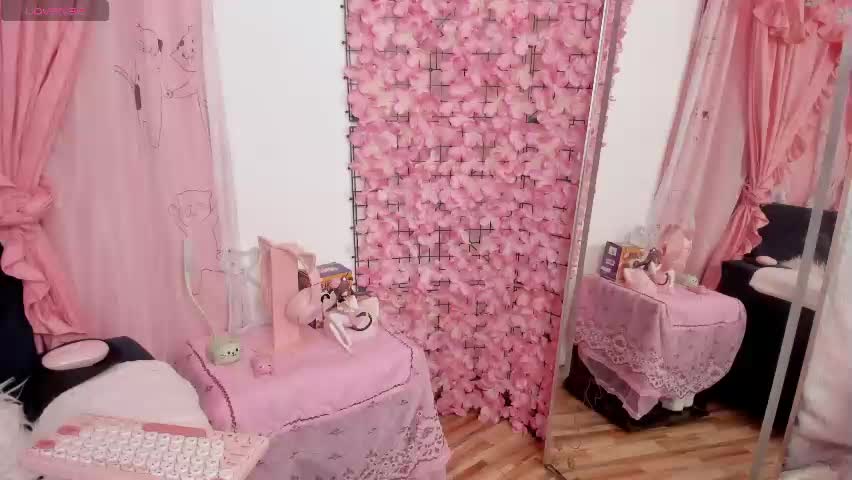 pinky_purr Adult Chat April 22, 2026