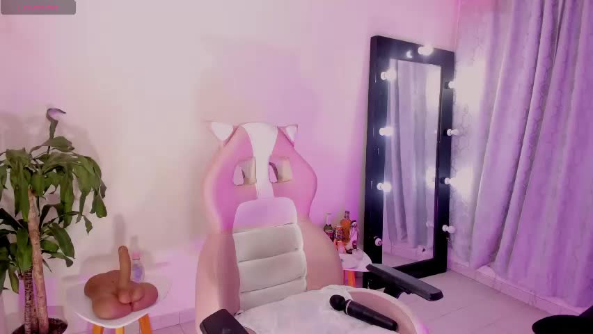 emmarusselx Adult Chat April 22, 2026